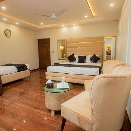 Hotel White Season Gulberg Lahore Esterno foto