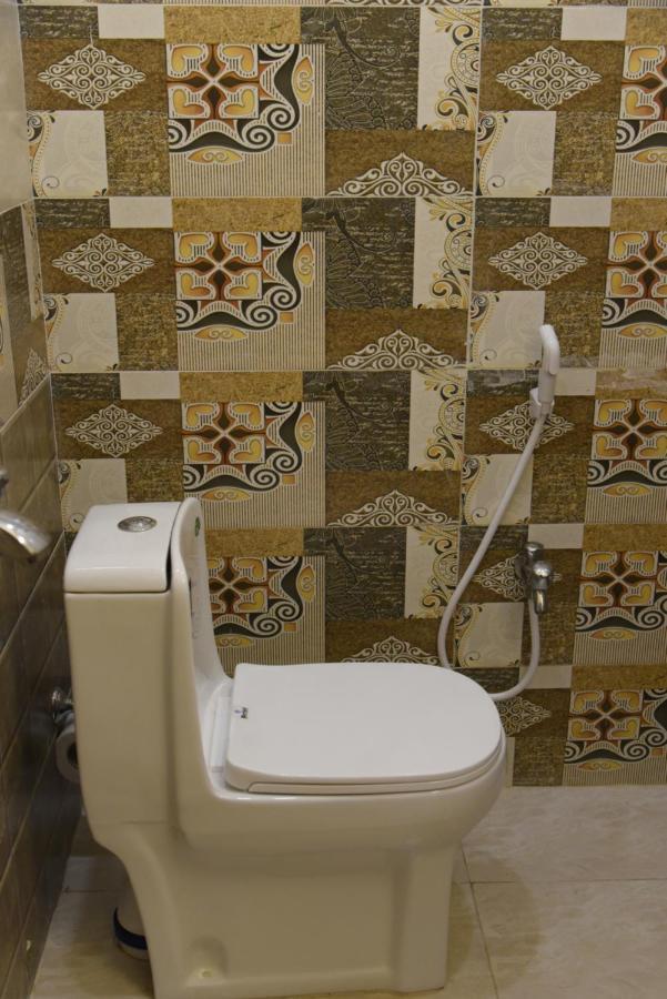 Hotel White Season Gulberg Lahore Esterno foto