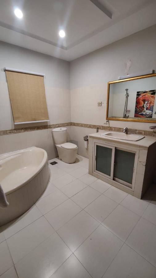 Hotel White Season Gulberg Lahore Esterno foto