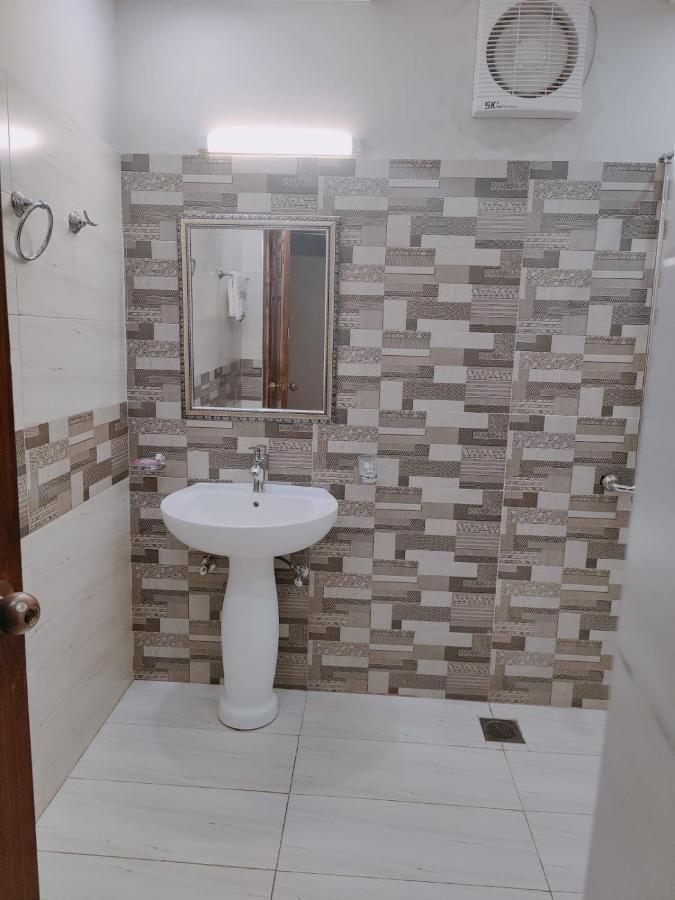 Hotel White Season Gulberg Lahore Esterno foto
