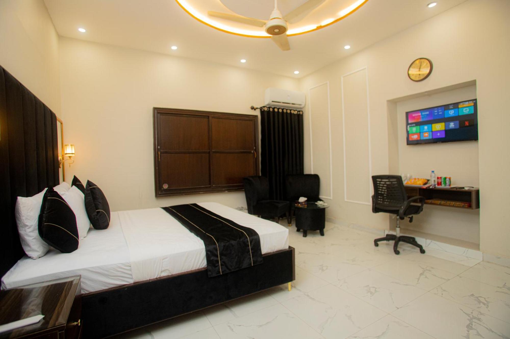 Hotel White Season Gulberg Lahore Esterno foto