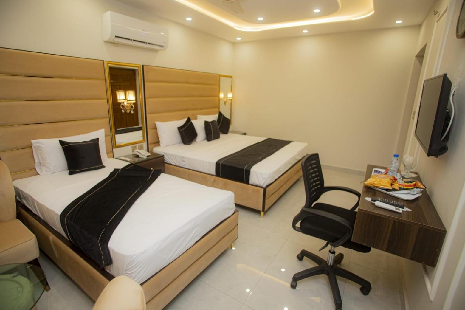Hotel White Season Gulberg Lahore Esterno foto