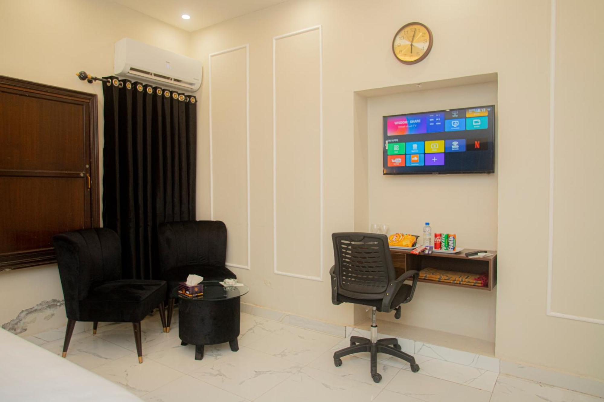 Hotel White Season Gulberg Lahore Esterno foto