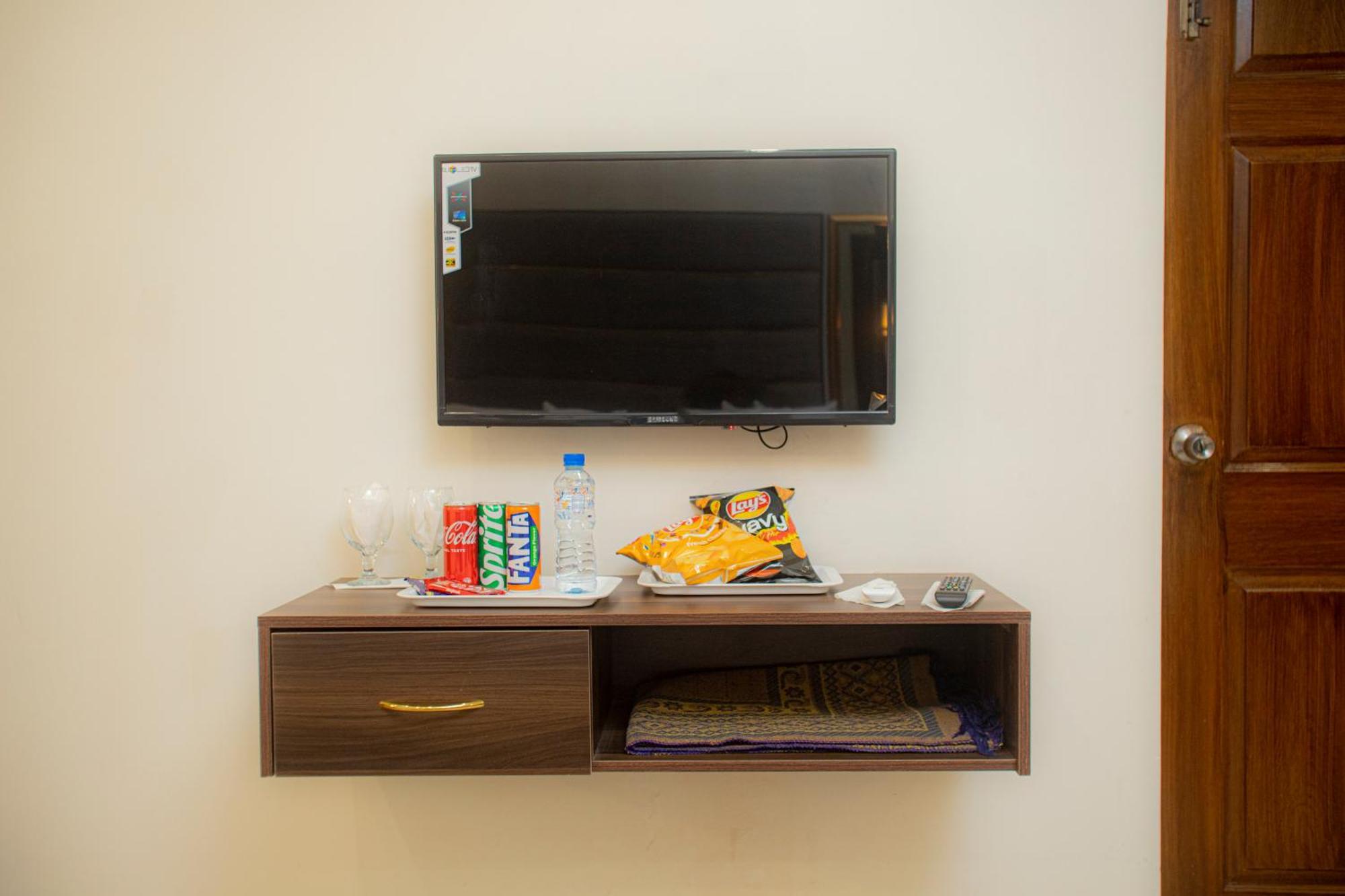 Hotel White Season Gulberg Lahore Esterno foto