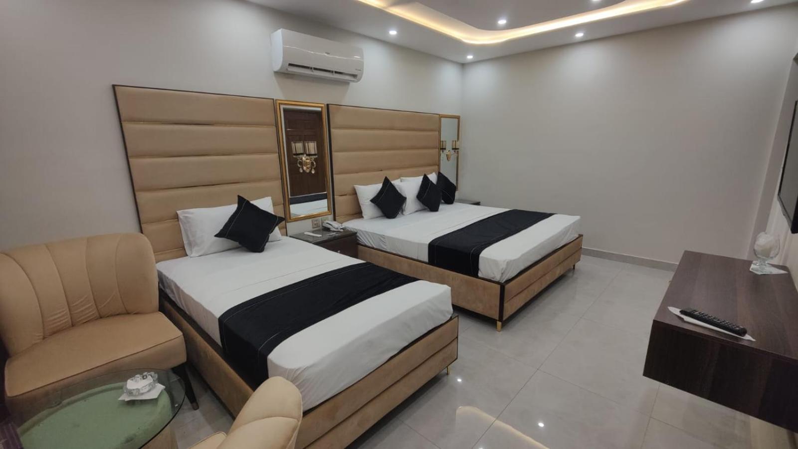 Hotel White Season Gulberg Lahore Esterno foto