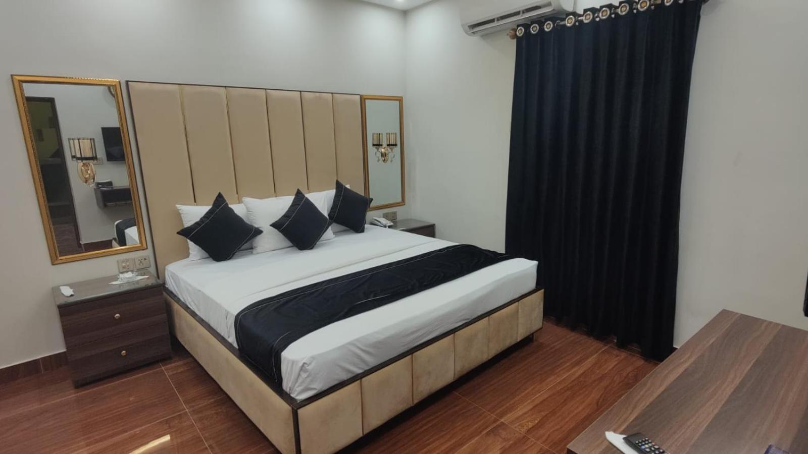 Hotel White Season Gulberg Lahore Esterno foto
