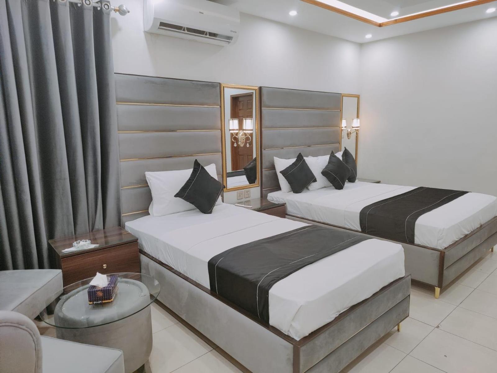 Hotel White Season Gulberg Lahore Esterno foto
