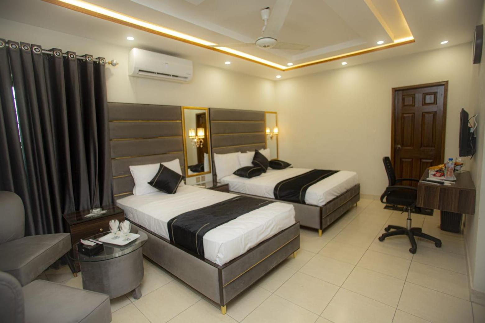 Hotel White Season Gulberg Lahore Esterno foto