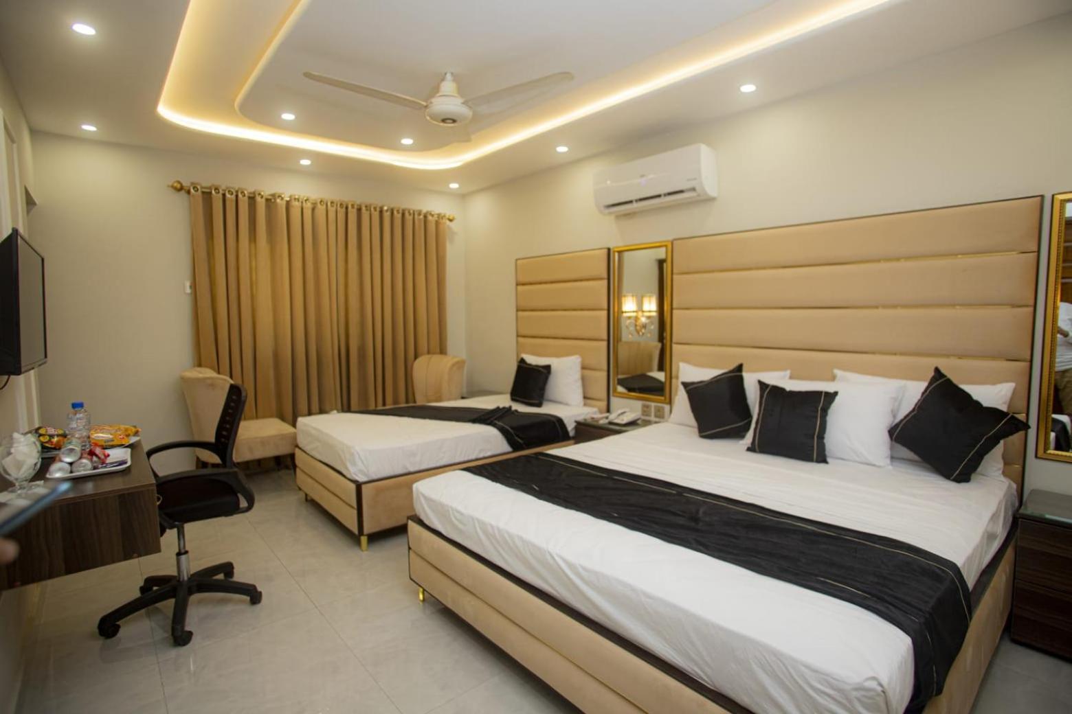 Hotel White Season Gulberg Lahore Esterno foto